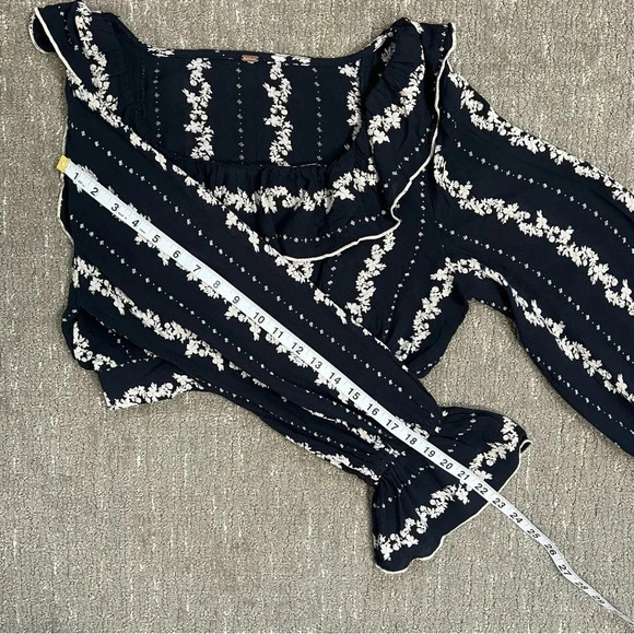 Free People Lolita Ruffle Long Sleeve Crop Top Blouse Size XS/S - Picture 5 of 7